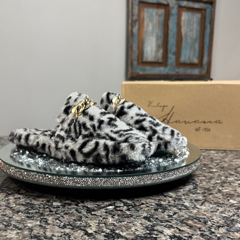 Vintage Havana Fuzzy grey cheetah Slippers slides NWT 8